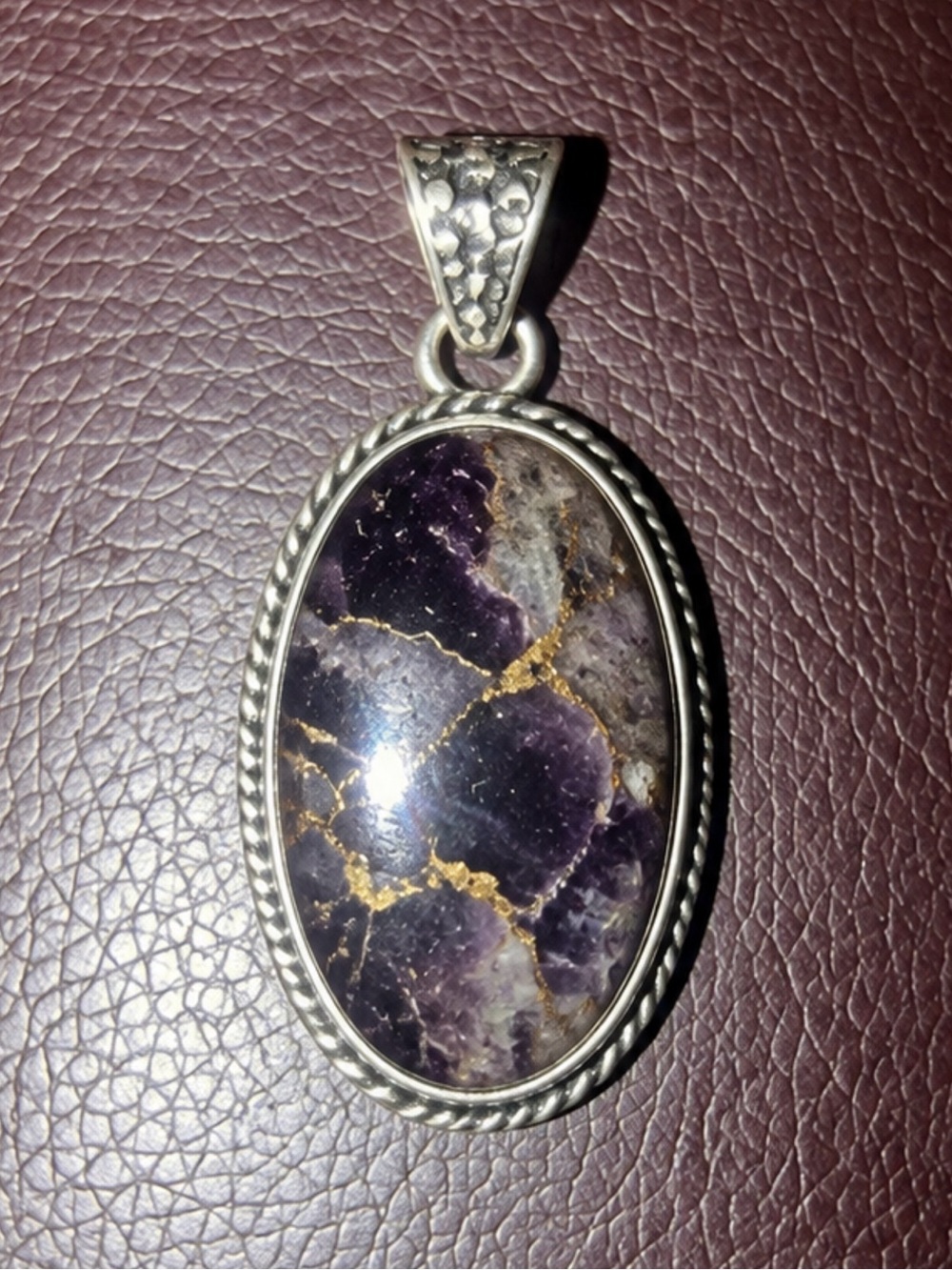 Silver Amethyst-Patterned Oval Pendant - Purple and Gold